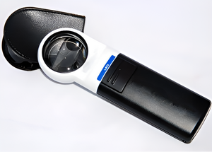 Лупа карманная с подсветкой (10х) - fgospostavki.ru - Королёв