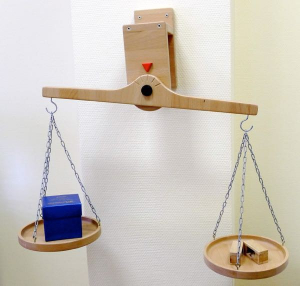 Весы настенные из бука - fgospostavki.ru - Королёв